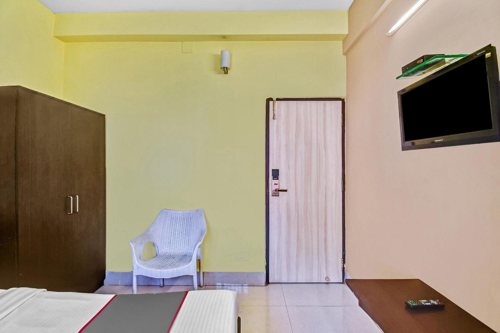 Capital O Kabita Guest House Near Acropolis Mall Калькутта Экстерьер фото